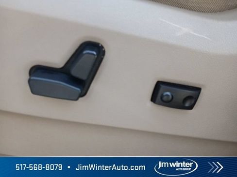 Used 2015 Chrysler Town & Country Touring FWD image 18