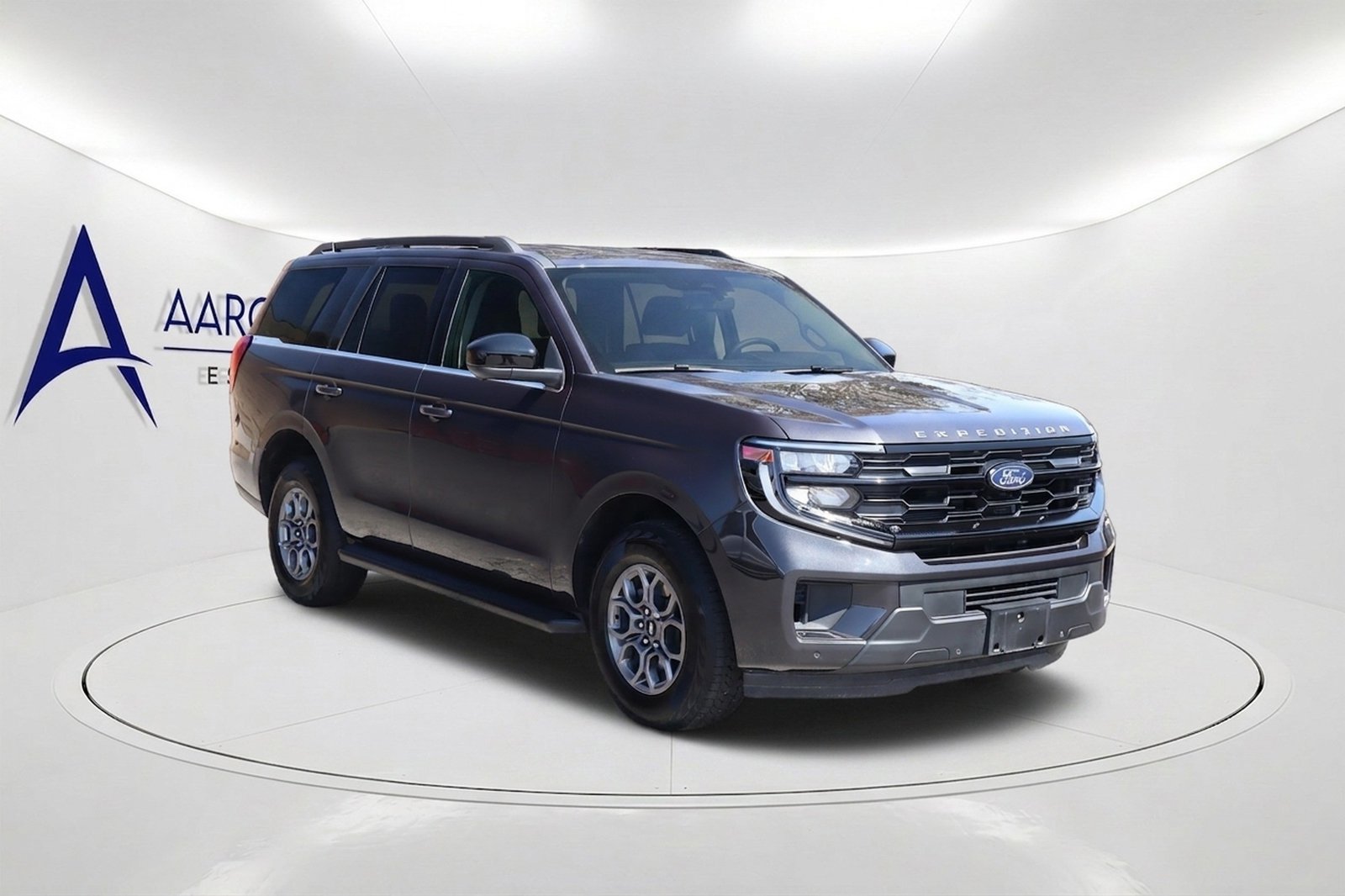 Used 2025 Ford Expedition Active RWD image 3