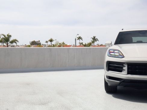 New 2026 Porsche Cayenne E-Hybrid AWD/4WD image 12