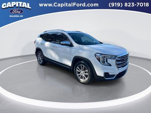 Used 2023 GMC Terrain SLT w/ Tech Package image 2