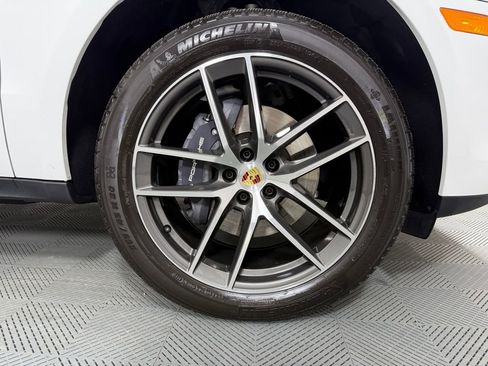 Certified 2026 Porsche Macan AWD/4WD image 14