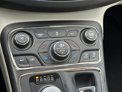 Used 2016 Chrysler 200 C w/ Premium Group image 26