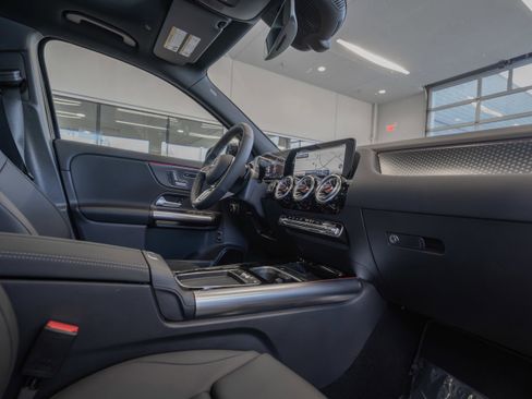Certified 2025 Mercedes-Benz GLA 250 4MATIC image 22