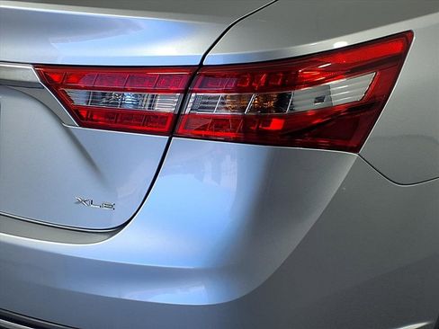 Used 2018 Toyota Avalon XLE image 8