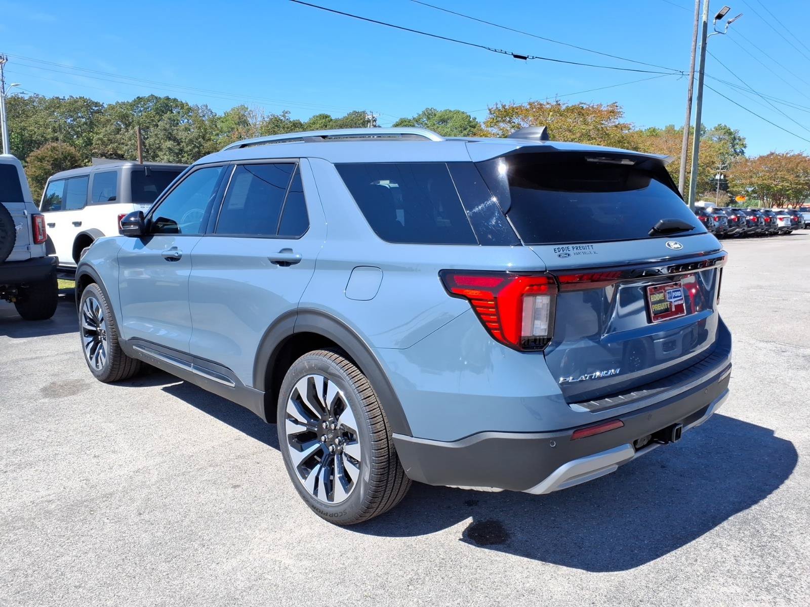 New 2027 Ford Explorer Platinum RWD image 3
