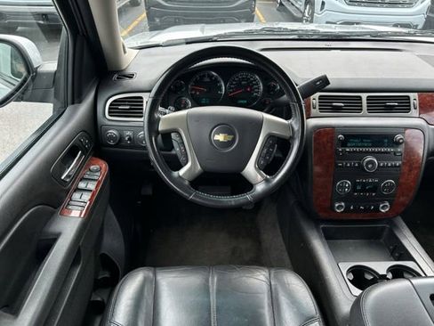 Used 2014 Chevrolet Suburban LT w/ Luxury Package AWD/4WD image 23