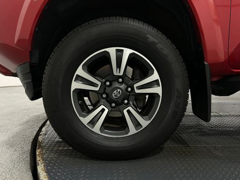 Used 2019 Toyota Tacoma TRD Sport image 31