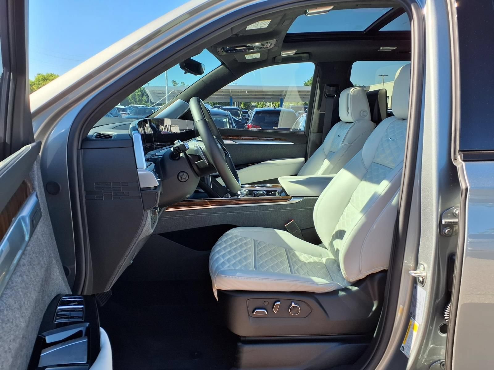 Certified 2026 Cadillac Escalade Platinum Sport w/ LPO, ONYX Package AWD/4WD image 17
