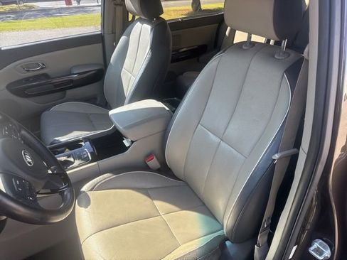 Used 2016 Kia Sedona SX image 22