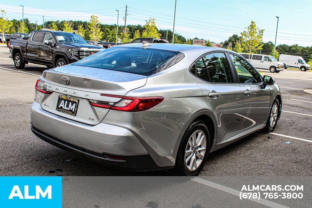 Used 2025 Toyota Camry LE FWD image 5