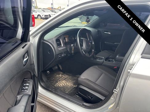 Used 2021 Dodge Charger SXT w/ Blacktop Package RWD image 5
