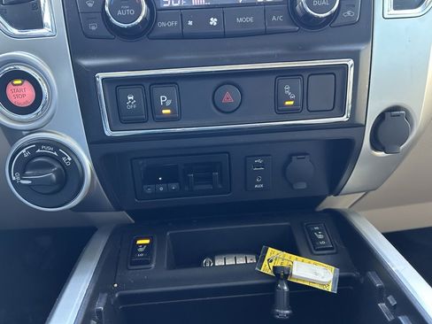 Used 2018 Nissan Titan SL w/ Chrome Package image 23