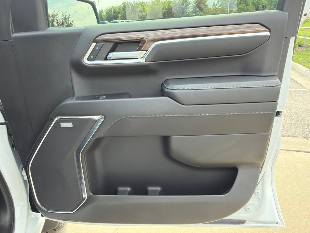 Used 2023 Chevrolet Silverado 1500 LT Trail Boss w/ Convenience Package II AWD/4WD image 26