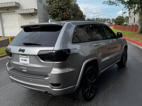Used 2019 Jeep Grand Cherokee Altitude RWD image 3