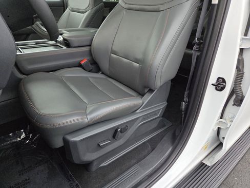 Used 2025 Ford Expedition Active AWD/4WD image 22