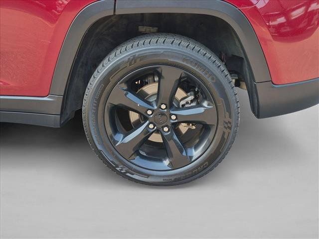 Used 2022 Jeep Grand Cherokee Altitude AWD/4WD image 9