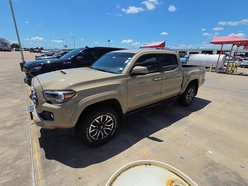 Used 2020 Toyota Tacoma TRD Sport w/ Technology Package RWD image 1