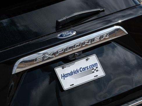 Used 2020 Ford Explorer Limited w/ Class III Trailer Tow Package image 9