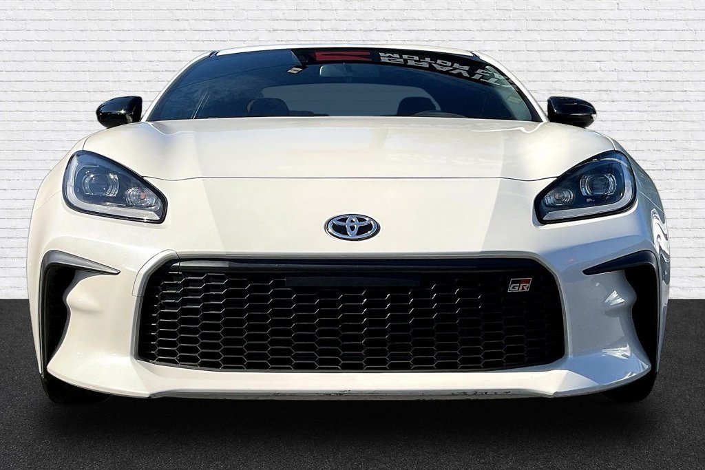 Used 2022 Toyota GR86 Premium w/ ALL Weather Mat Package (TMS) RWD image 2