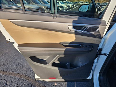 New 2026 Volkswagen Atlas Cross Sport SE image 24