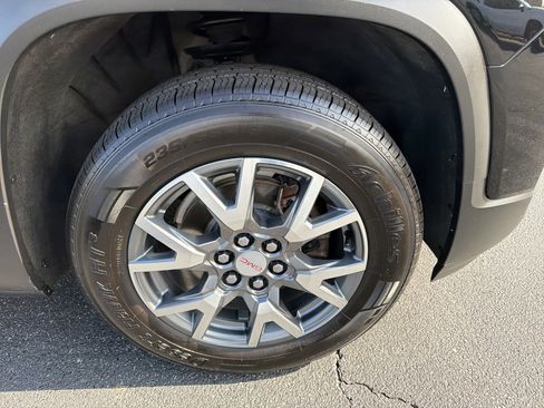 Used 2023 GMC Acadia SLT image 12