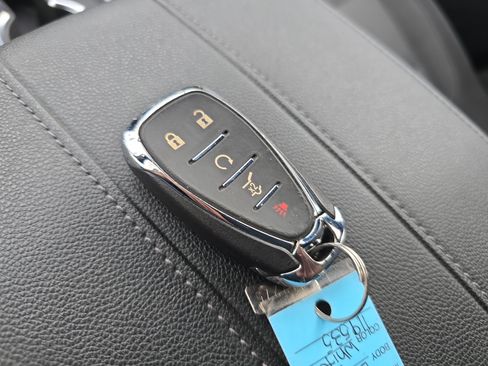 Used 2023 Chevrolet Traverse LT image 35