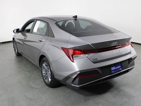 Certified 2024 Hyundai Elantra SEL FWD image 4