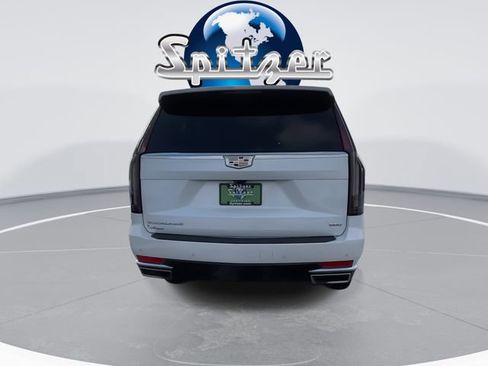 Used 2024 Cadillac Escalade Premium Luxury image 8