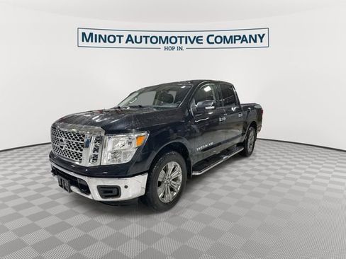 Used 2019 Nissan Titan SV w/ SV Convenience Package image 4