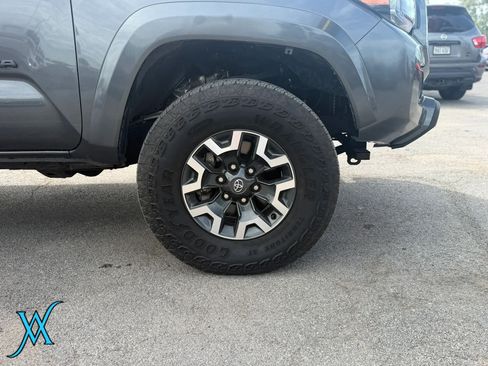 Used 2023 Toyota Tacoma TRD Off-Road w/ TRD Premium Off Road Package AWD/4WD image 8
