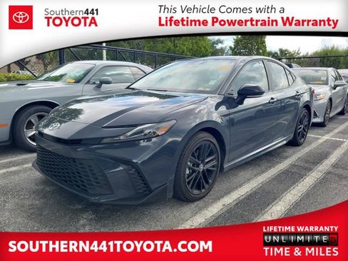 Used 2025 Toyota Camry SE w/ Convenience Package FWD image 1