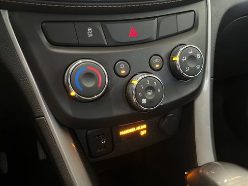 Used 2021 Chevrolet Trax LT w/ Midnight Edition FWD image 14