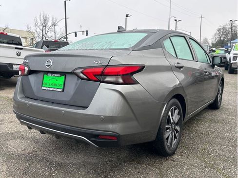 Used 2021 Nissan Versa SV image 8