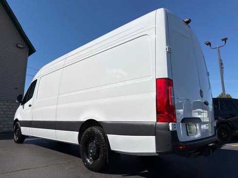 Used 2024 Mercedes-Benz Sprinter 2500 image 5