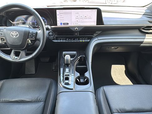 Used 2025 Toyota Crown Platinum image 17
