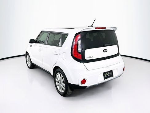 Used 2017 Kia Soul + image 5
