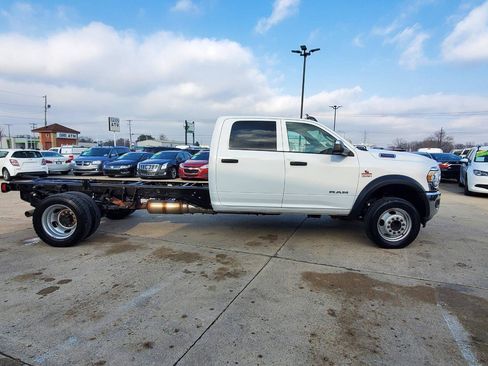 Used 2022 RAM 5500 Tradesman w/ Chrome Appearance Group AWD/4WD image 4