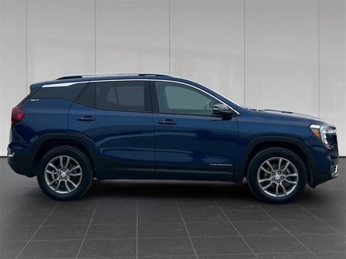 Used 2023 GMC Terrain SLT image 6