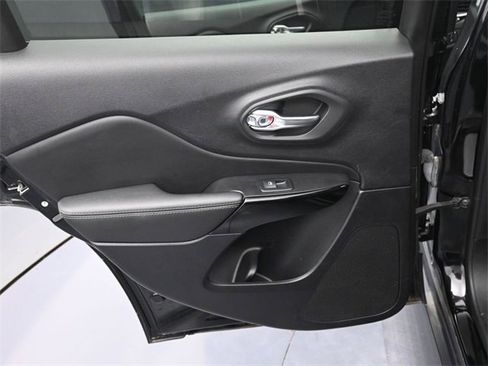 Used 2023 Jeep Cherokee Altitude Lux image 26