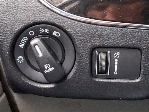 Used 2018 Dodge Grand Caravan SXT image 23