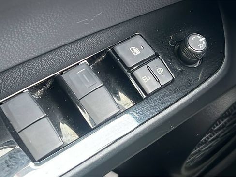 Used 2021 Toyota Prius Limited FWD image 18