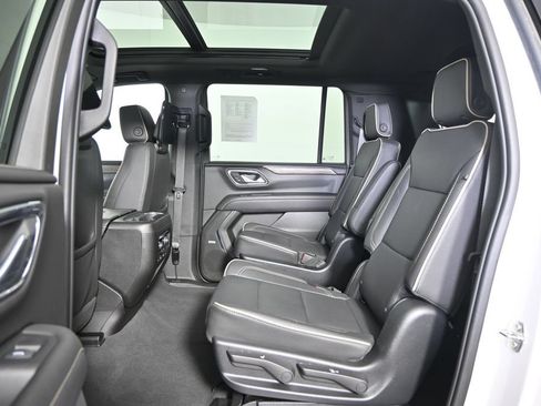 Used 2023 Chevrolet Suburban Premier w/ Advanced Technology Package AWD/4WD image 18
