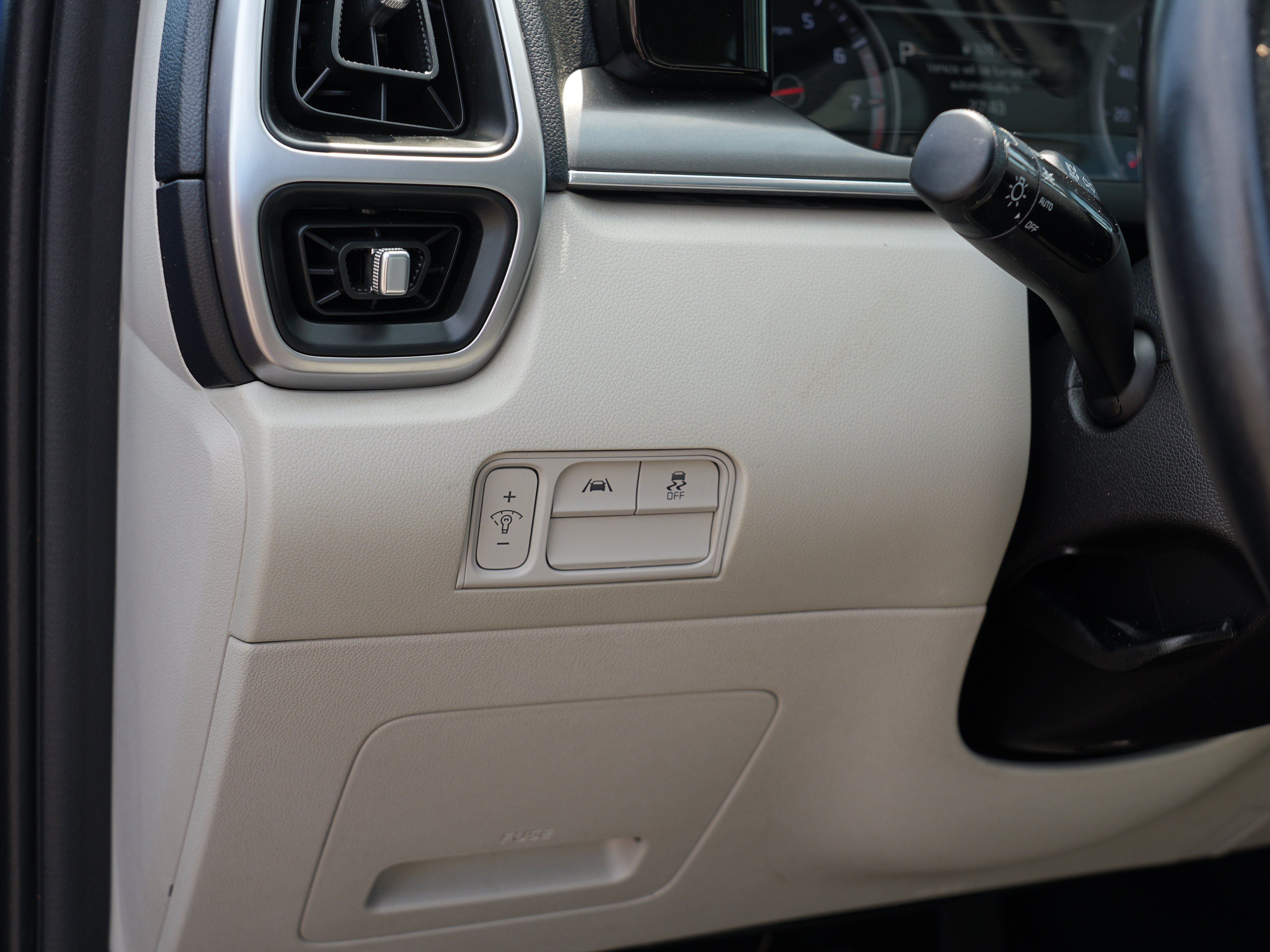 Used 2021 Kia Sorento S w/ Panoramic Sunroof Package FWD image 17