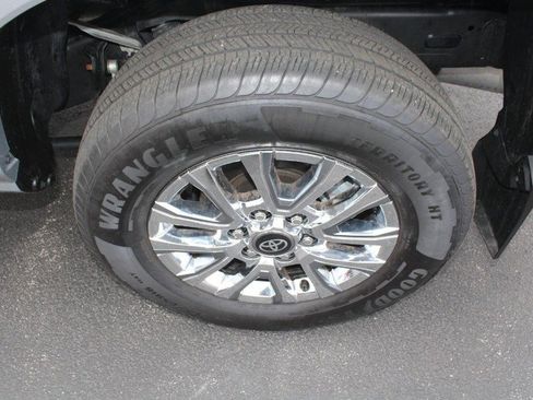 Certified 2025 Toyota Tacoma Limited image 8