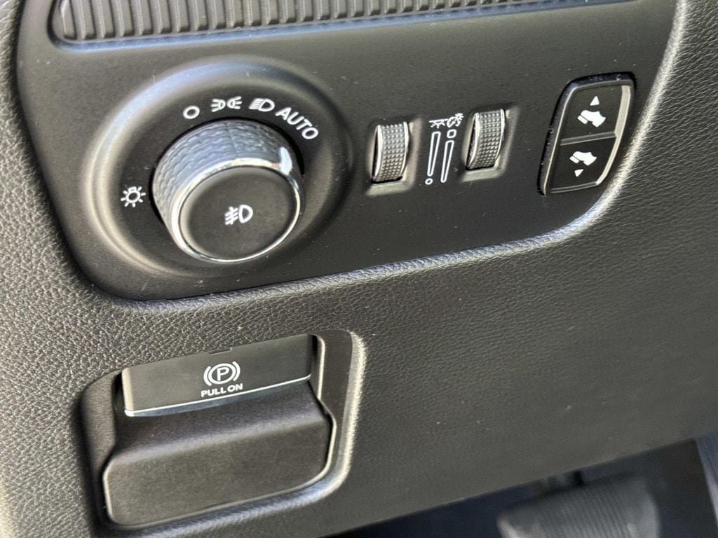 Used 2024 Jeep Wagoneer L Series III w/ Flexible Seating Group AWD/4WD image 37