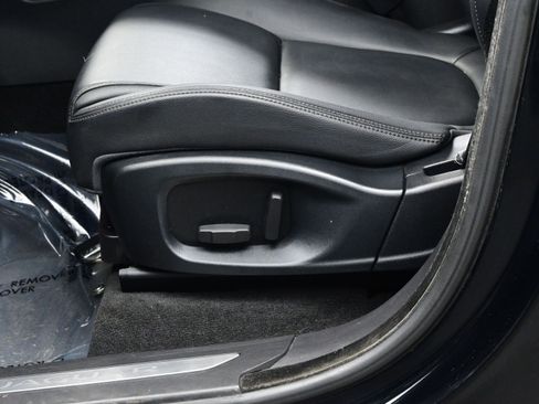 Used 2017 Jaguar F-PACE Premium image 11