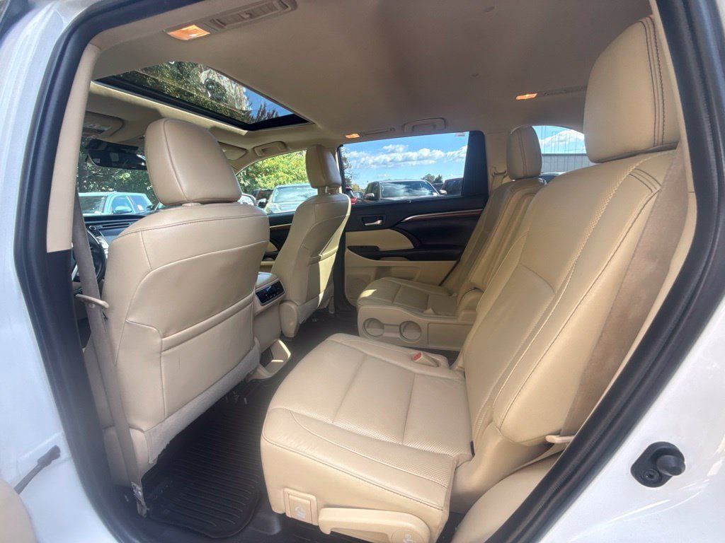 Certified 2019 Toyota Highlander Limited AWD/4WD image 17
