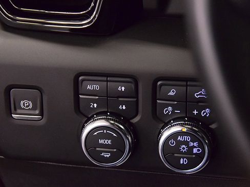 Used 2024 GMC Sierra 2500 AT4 w/ AT4 Preferred Package image 24