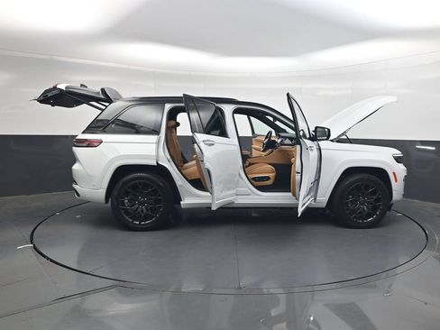 Used 2023 Jeep Grand Cherokee Summit AWD/4WD image 52
