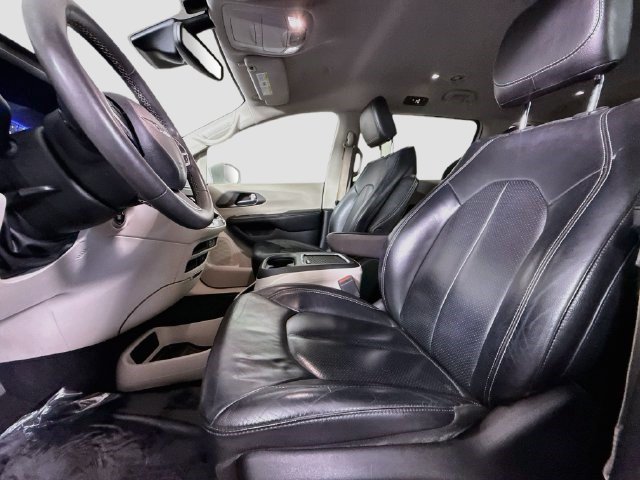 Used 2022 Chrysler Pacifica Touring-L FWD image 21